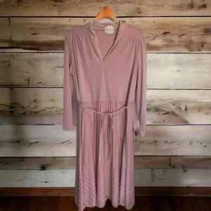 Vintage Carly Circle Women's pink vneck pleated dress.  No Size See Measurements